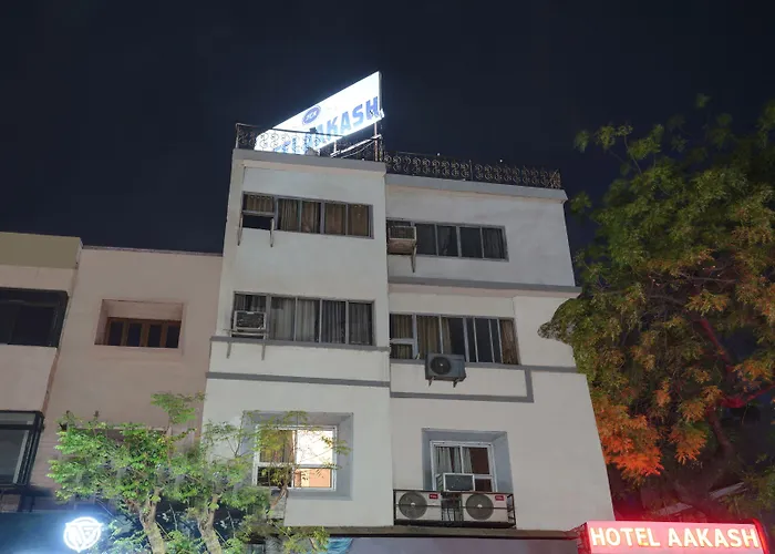 Itsy Hotels Aakash,100 Mts From Sardar Patel Stadium Ahmedabad